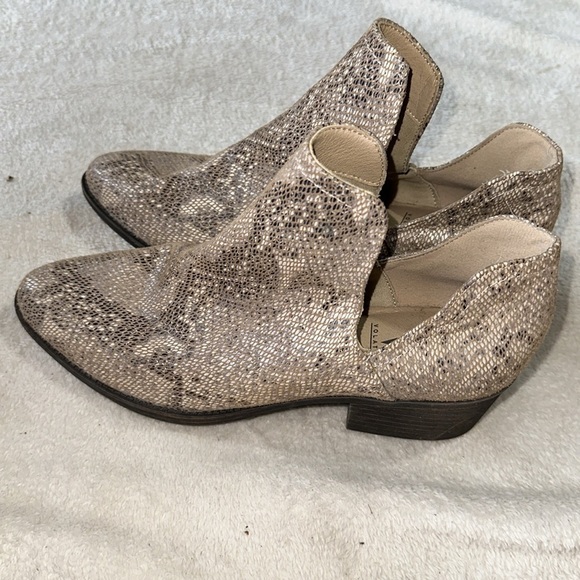 Volatile Chronicle Ankle Booties, Snake Print, Women's Size 10 - Picture 6 of 8